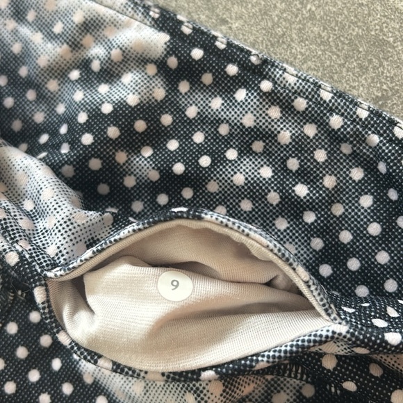 Lululemon Wunder Under Crop FullOn
Luon Dottie Dream Rose Neutral Blush Black 6 - Picture 4 of 5